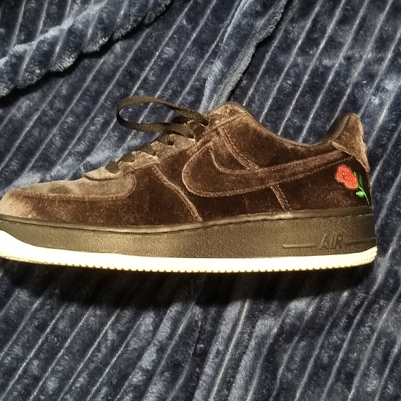 Black Nike Shoes - Picture 3 of 8